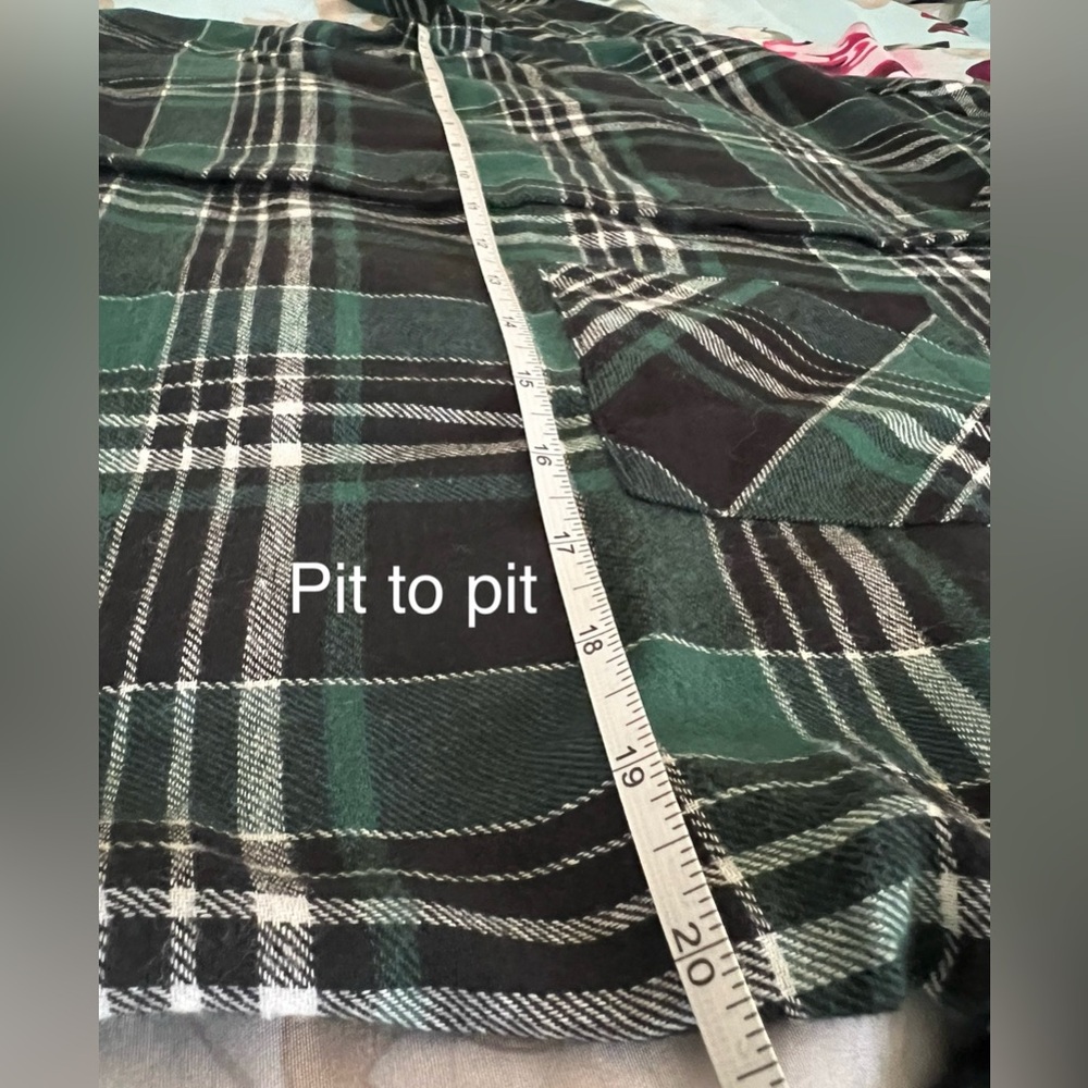 Weekends Everyday Women’s Green & Black Flannel Crop Top - Picture 7 of 9